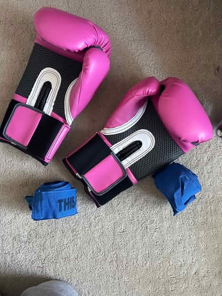 Photo of free women's training gloves and wraps (Moraga) #2