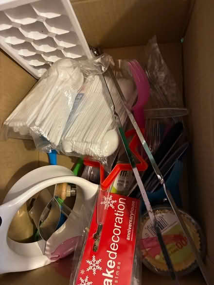 Photo of free Box of selected kitchen/picnic tools (Freemantle SO15) #2