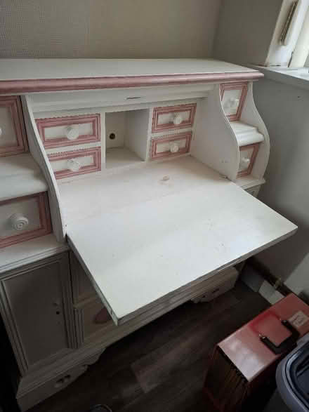 Photo of free Computer desk/bureau (Kilburn DE56) #2
