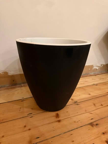 Photo of free Large Plastic Plant Pot (BN3) #1
