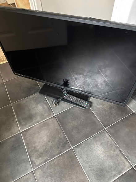 Photo of free Tv 34in (Dinder BA5) #1