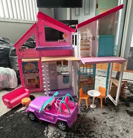 Photo of free Malibu Barbie house and Jeep (East Medford) #1