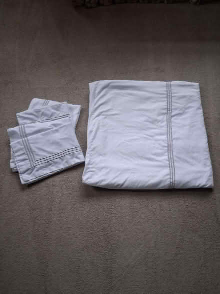 Photo of free King duvet cover and pillow cases (Harrogate HG2) #1
