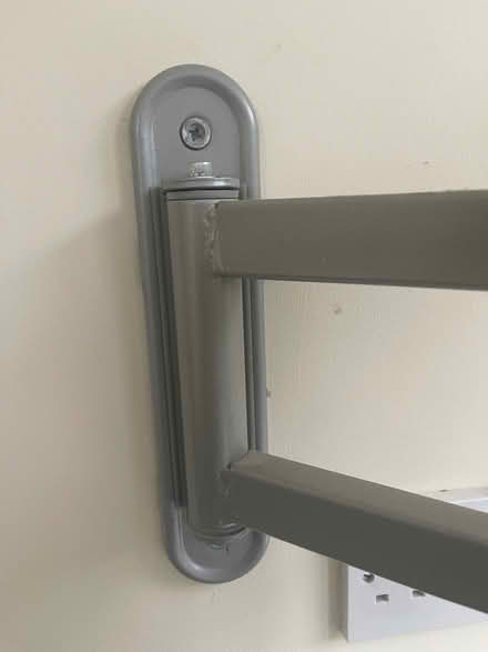 Photo of free TV extendable wall bracket 200 VESA (Charvil RG10) #4