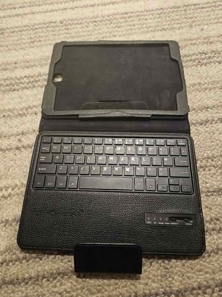 Photo of free Techgear tablet case and keyboard (Camberwell) #1