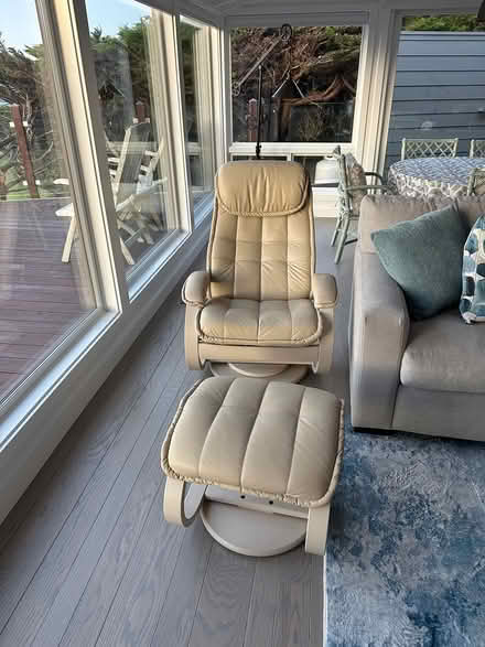 Photo of free Chair and ottoman (Bodega Harbour, Bodega Bay) #1