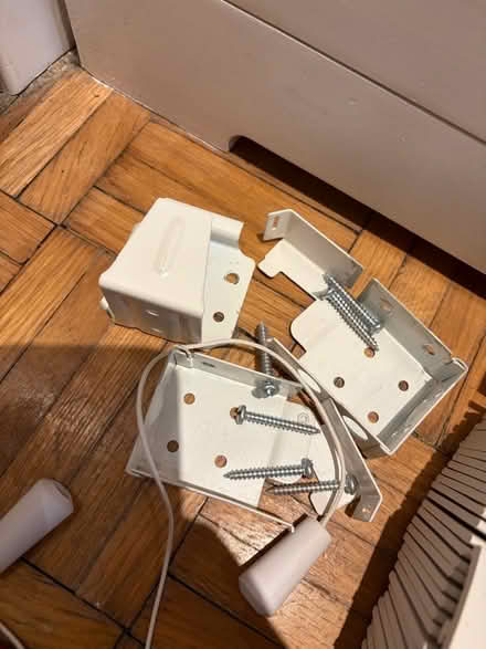 Photo of free IKEA cream Venetian blinds (Matlock DE4) #3