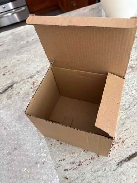 Photo of free Small box and bubble wrap bag (Ossining) #1