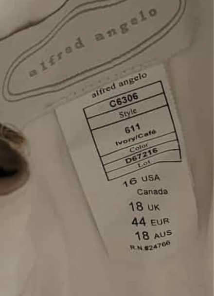 Photo of free Gorgeous Gown (Erin Mills) #4