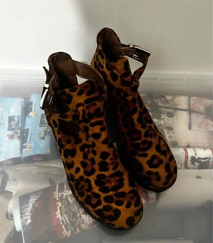 Photo of free Women’s heels size UK3 (Chatham ME4) #1