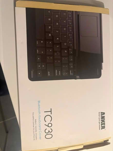 Photo of free Keyboard for iPad air (Leeds LS8) #2