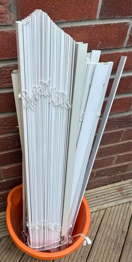 Photo of free White Venetian Blinds x 4 (Willaston CH64) #2