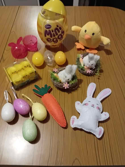 Photo of free Easter decorations (Station Area RG21) #1