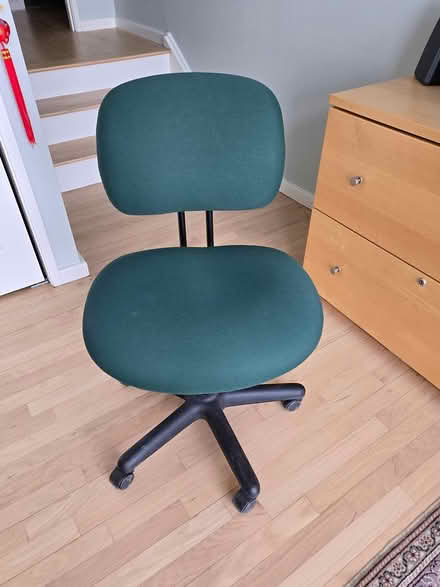Photo of free desk chair (Navy Yard) #1