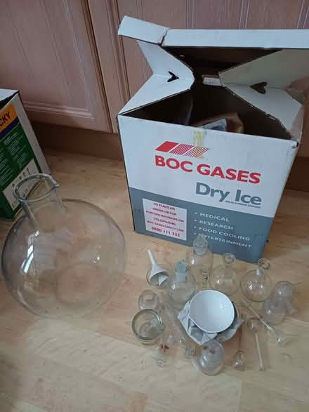 Photo of free Misc laboratory glassware, ex Biochemistry lab (Cutteslowe OX2) #1
