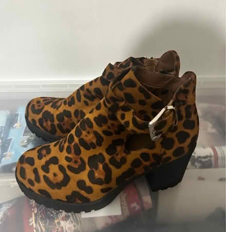 Photo of free Women’s heels size UK3 (Chatham ME4) #3
