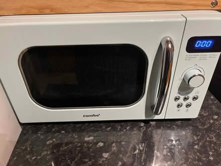 Photo of free Comfee microwave in blue (Barnet, en5) #1