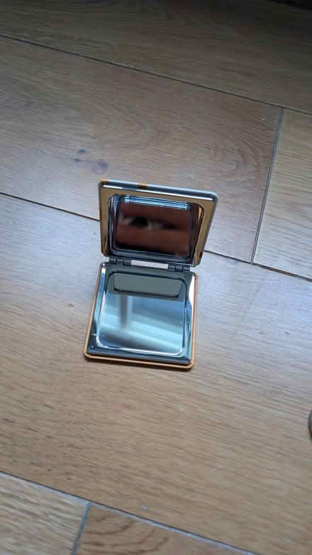 Photo of free Pocket mirror (SE26) #2