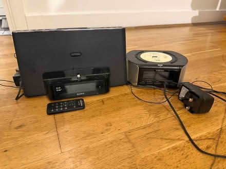 Photo of free 2 radios (Canonbury N1) #1