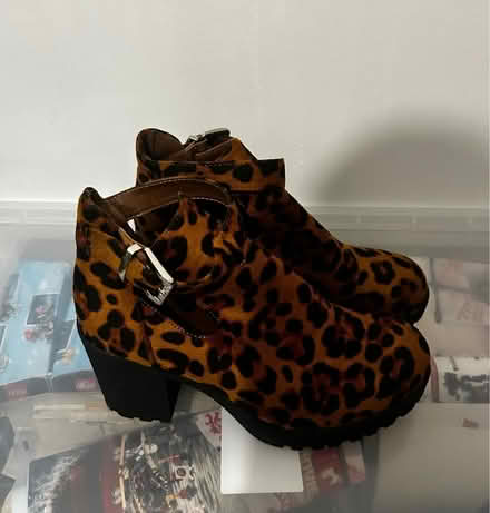 Photo of free Women’s heels size UK3 (Chatham ME4) #2