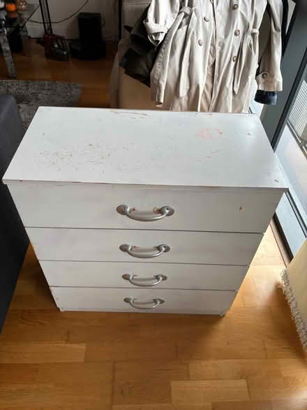 Photo of free White chest of drawers (Finsbury Park N7) #1