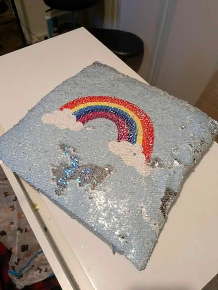 Photo of free sequinned cushion (RG4) #1