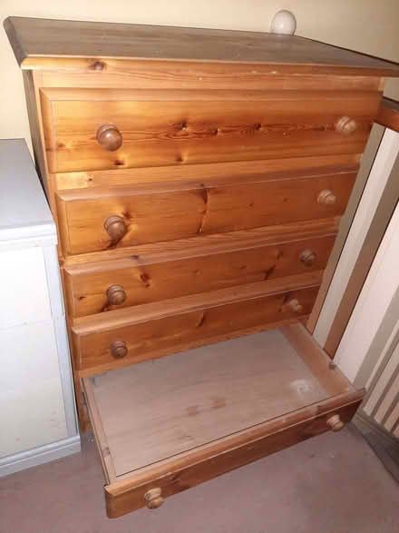 Photo of free Chest of draws, pine, 5 draws (Brentford Gate TW8) #1