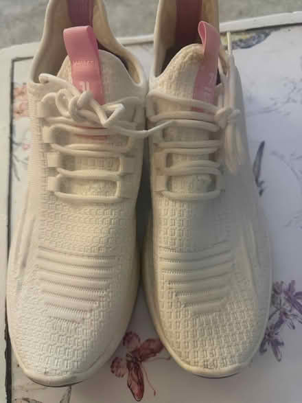Photo of free Fails size 7 trainers (ME7) #1