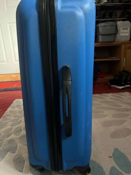 Photo of free Medium sized suitcase (Shelton SY3) #4