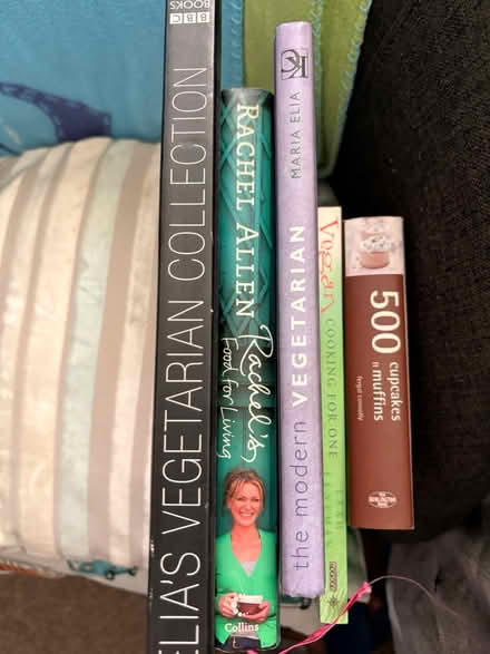 Photo of free 5 cook books (Twickenham TW1) #1