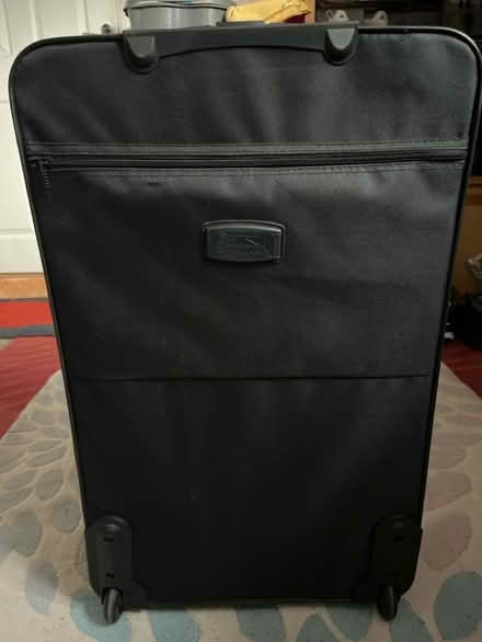 Photo of free Medium suitcase (Shelton SY3) #3