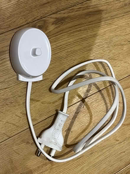 Photo of free Braun electric toothbrush charger (Godalming GU7) #1