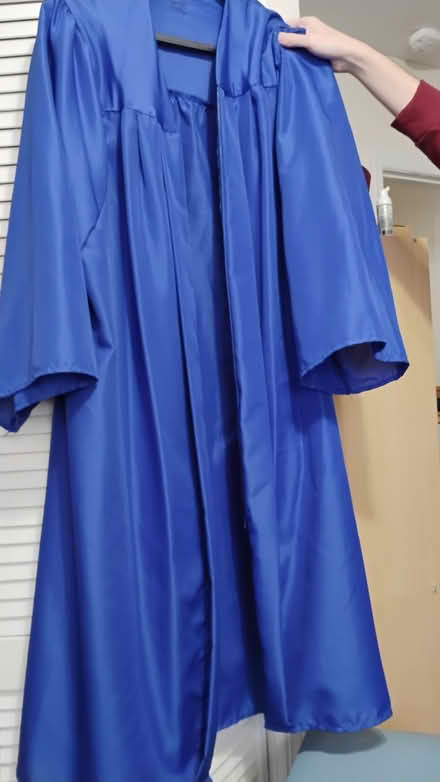 Photo of free 2 graduation robes (Hawthorne) #1
