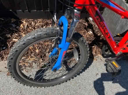 Photo of free Dawes Redtail Kids' Bike 16” wheels (KT9 Chessington) #1