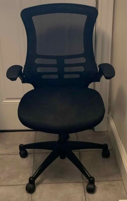 Photo of free Black mesh adjustable office chair (Union Square/Prospect Hill) #1
