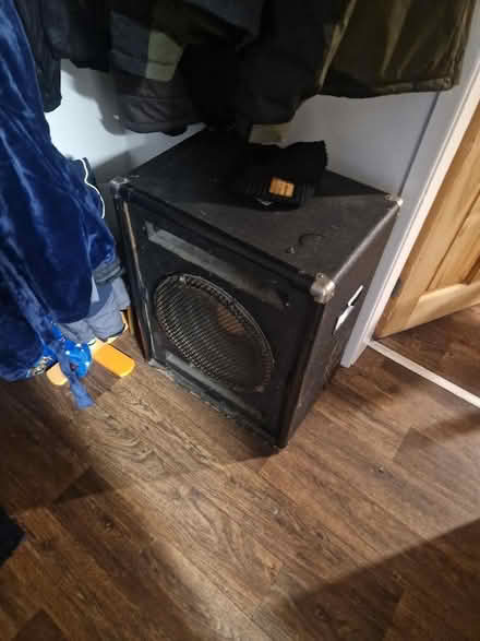 Photo of free Guitar and base gutar amp/speaker (Caia Park LL13) #1