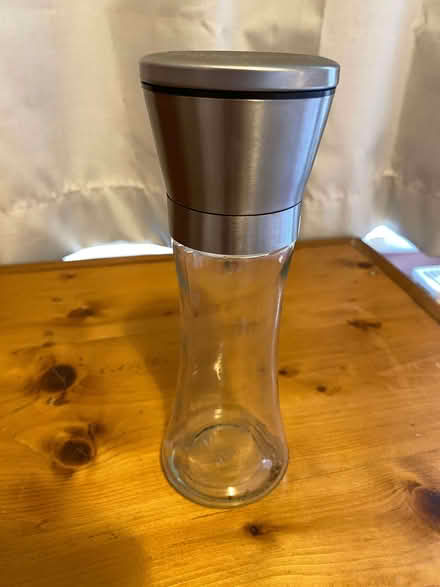 Photo of free PEPPER GRINDER, can’t make this work but good for storing (Broadwater BN14) #1
