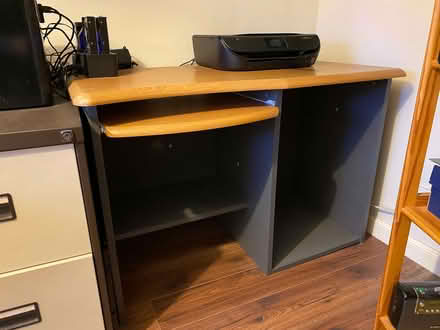 Photo of free computer table (Blossomfield B91) #2