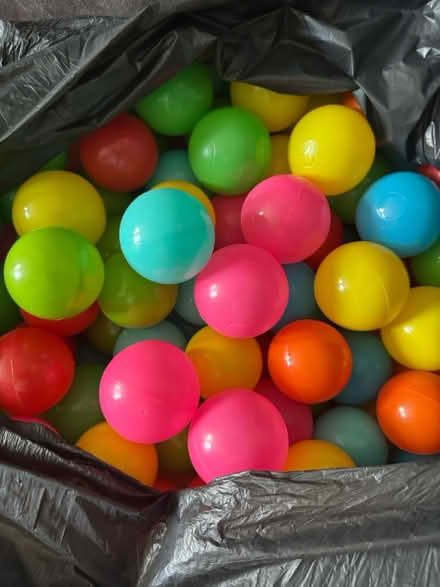 Photo of free Kids/Toddlers Ball Pool and Balls (Woodside SE25) #3