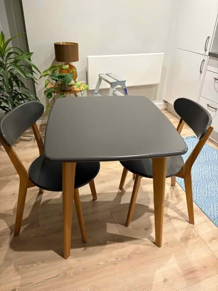 Photo of free Table and two seats (Reading RG2) #1