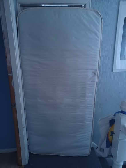 Photo of free Single matress (Ll114ry) #1