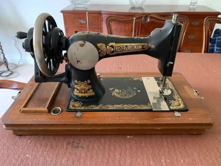 Photo of free Vintage Frister & Rossman Sewing Machine (Reydon IP18) #3