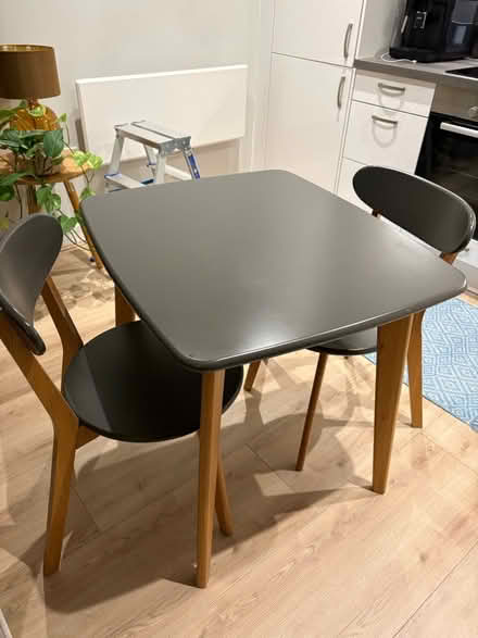 Photo of free Table and two seats (Reading RG2) #2