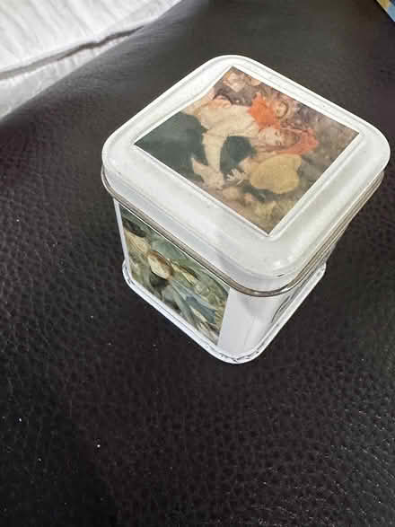 Photo of free Various containers & iPhone case (McKellar Park) #4