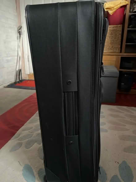 Photo of free Medium suitcase (Shelton SY3) #4