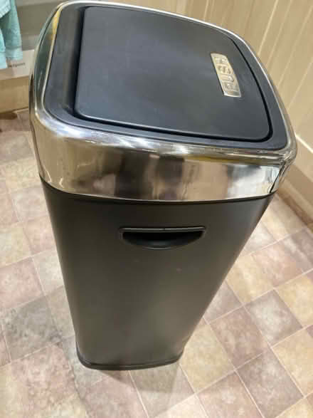 Photo of free Push top bin (Banstead, near High Street) #3
