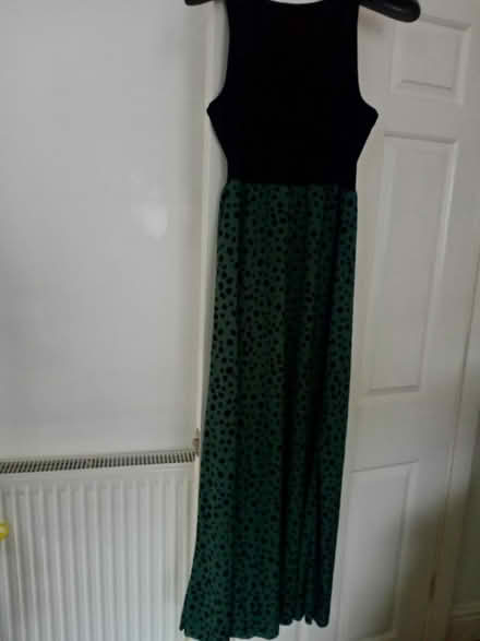 Photo of free Size 12-14 dress (PR2 Preston) #1