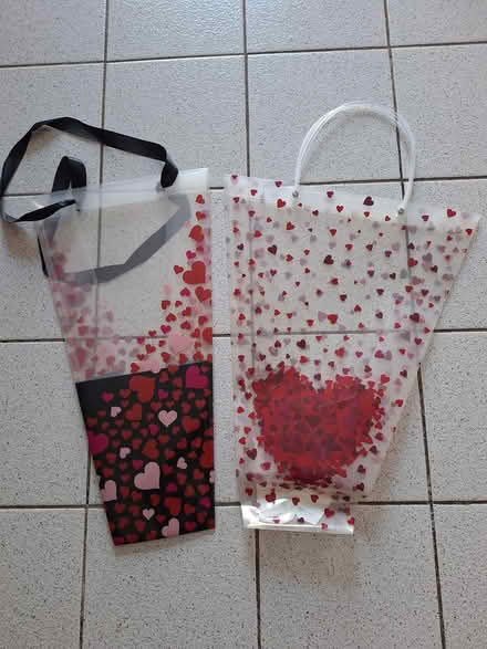 Photo of free Valentine's Day gift flower bags (Hurontario and South Service) #1