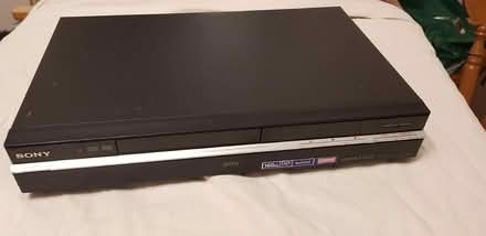 Photo of free Sony DVR/DVD player, no remote (Bowbridge GL5) #1