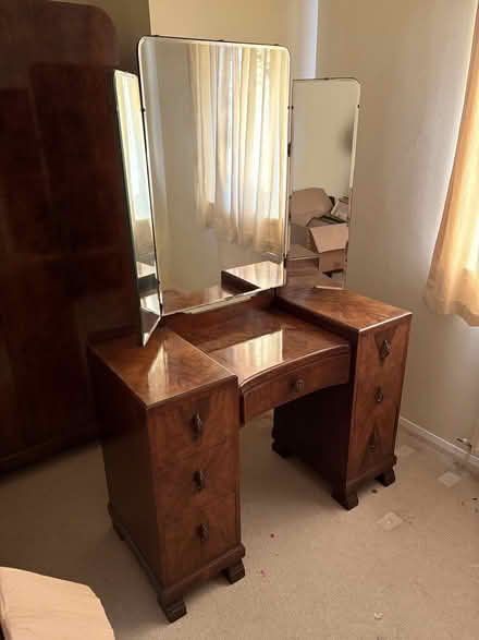 Photo of free bedroom chest of drawers with large mirror (Bradley HD2) #1